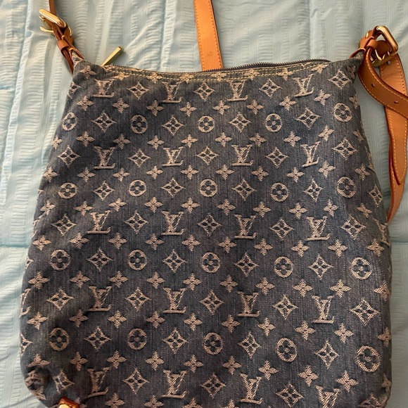 Gorgeous Louis Vuitton denim hobo style bag - Picture 2 of 9